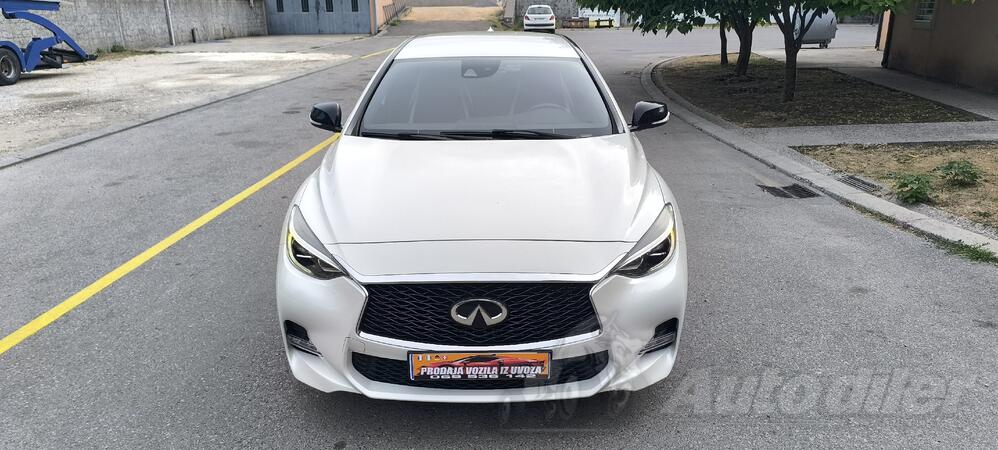 Infiniti - Q30 - S 2.2d 4x4