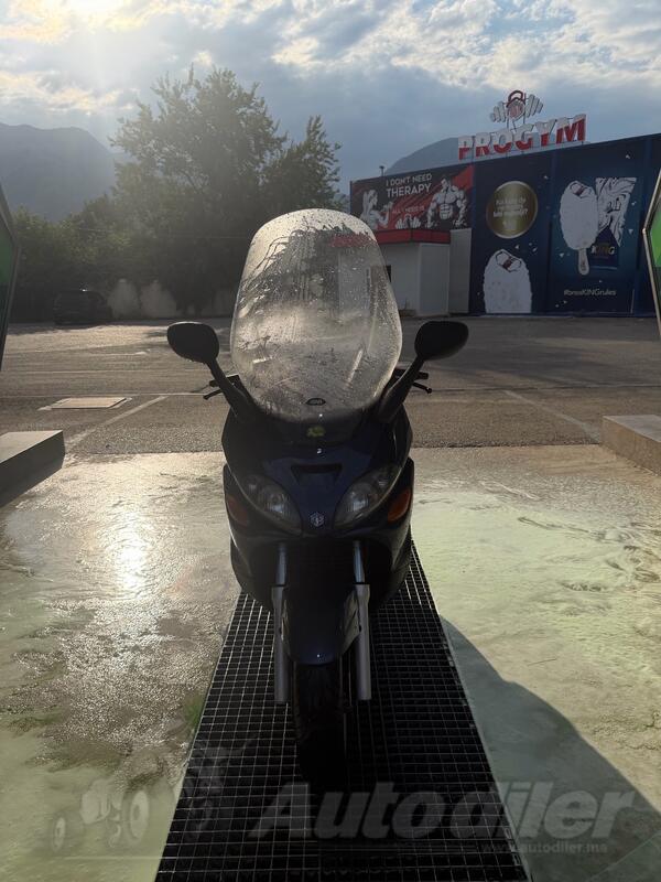 Piaggio - x9
