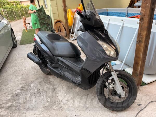 Yamaha - xmax