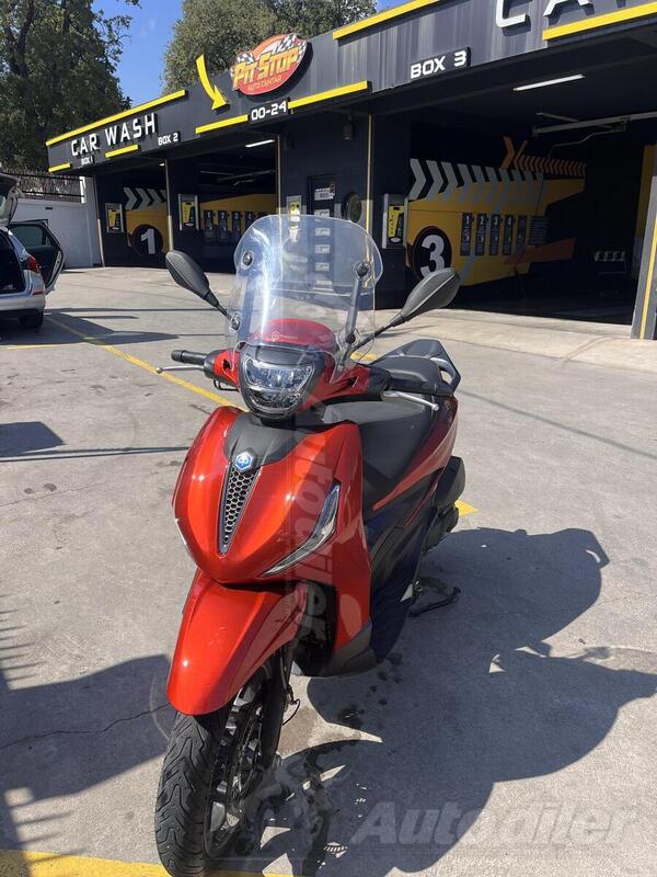 Piaggio - 300 HPE