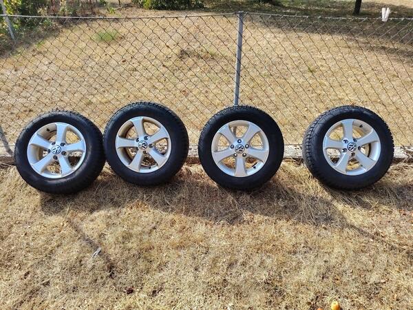 Fabričke rims and Pireli tires