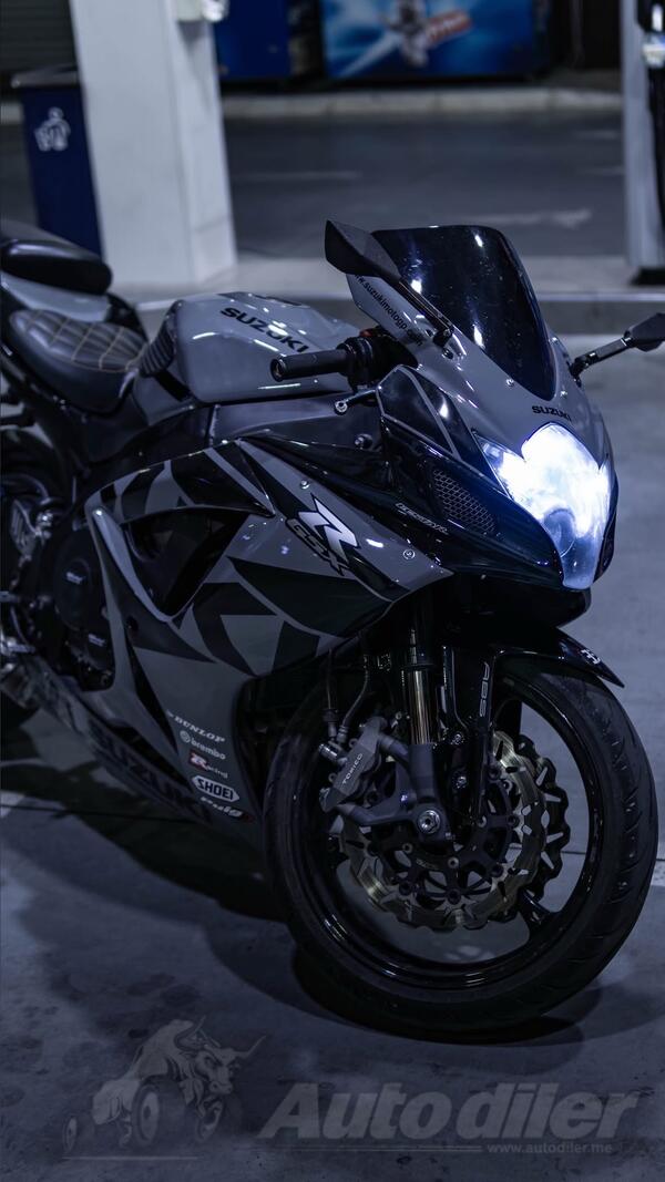 Suzuki - GSXR 750