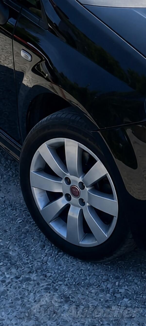 Fabričke - Fiat Grande Punto 7 krakova / 16" - Aluminijum felne