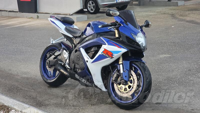 Suzuki - GSXR 750
