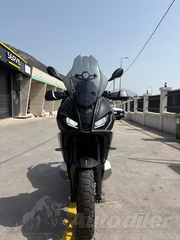 Aprilia - SR GT 400