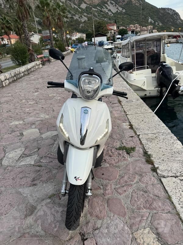 Piaggio - beverly 350 sport