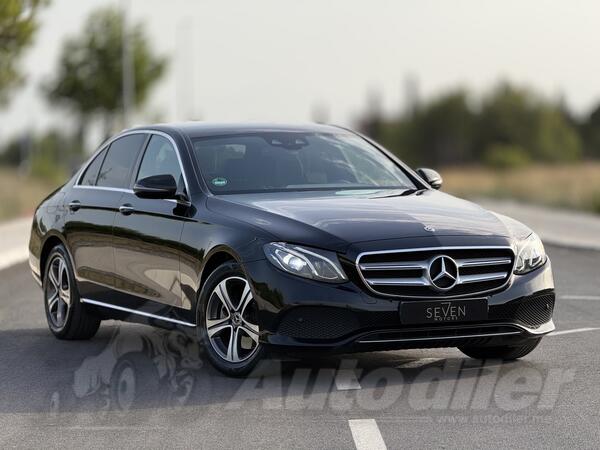 Mercedes Benz - E 220 - 4 Matic