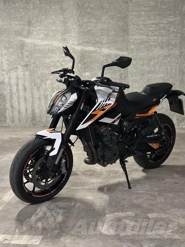 KTM - Duke790