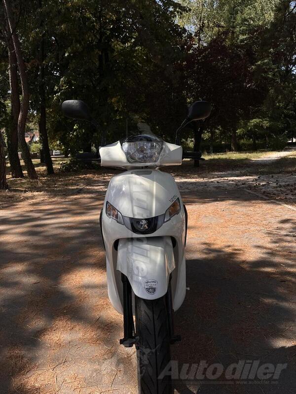 Peugeot - TWEET