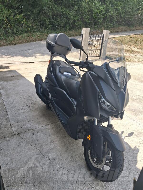 Yamaha - x Max