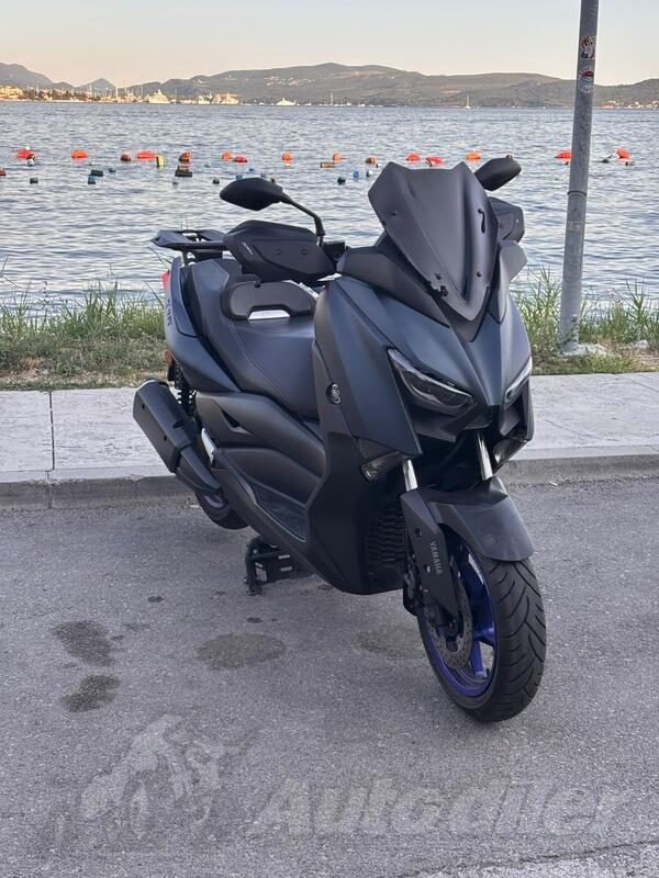 Yamaha - xmax300