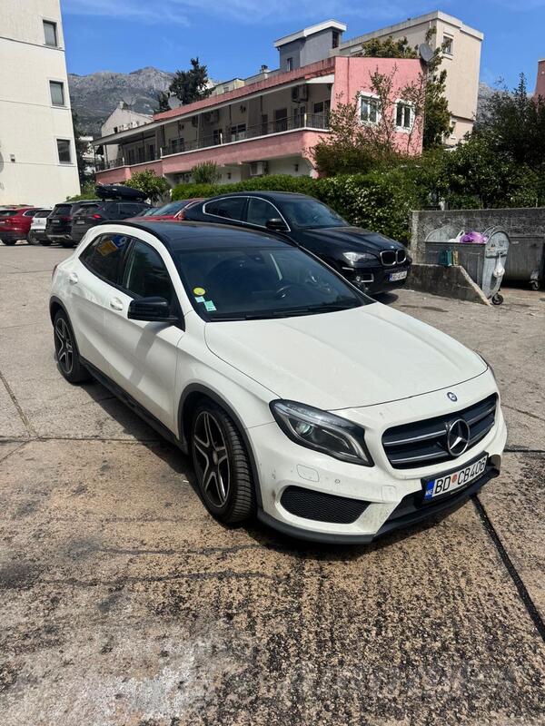 Mercedes Benz - GLA 220 - GLA 220D 4MATIC AMG
