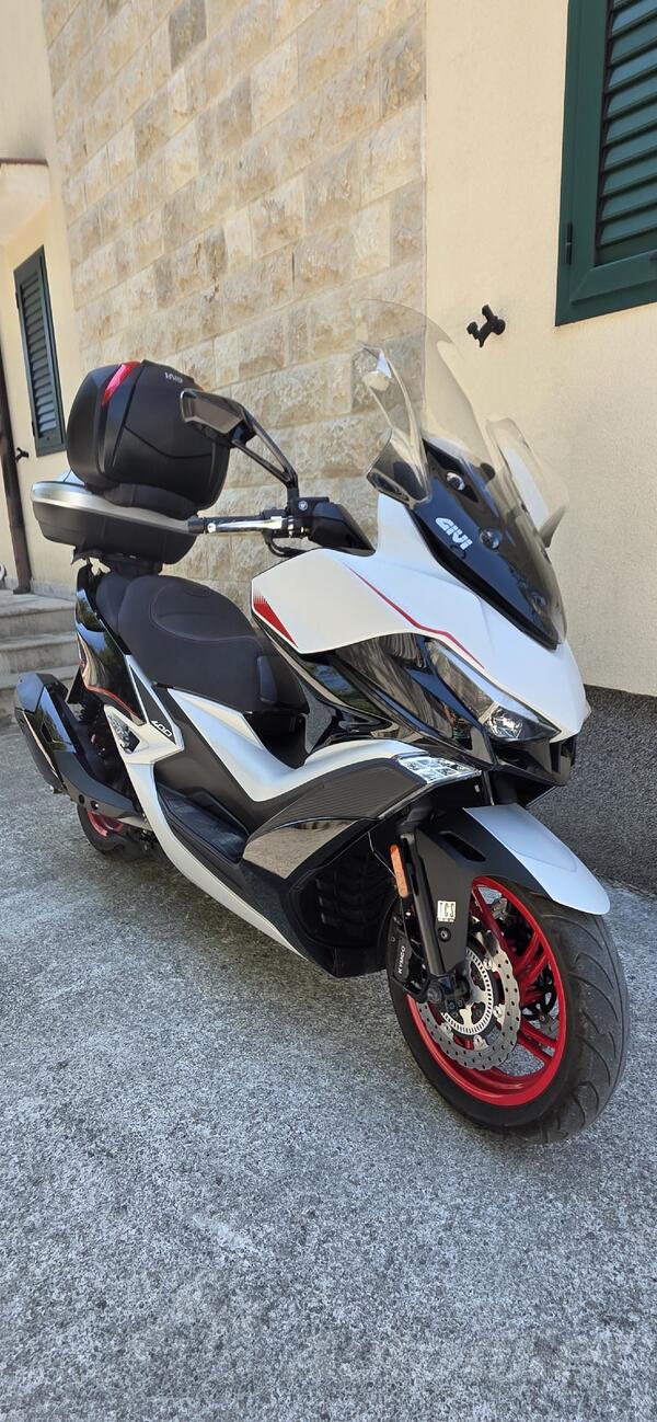 Kymco - Xciting 400 vs limited edition