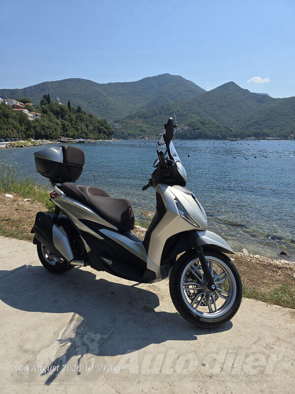Piaggio - Beverly 400