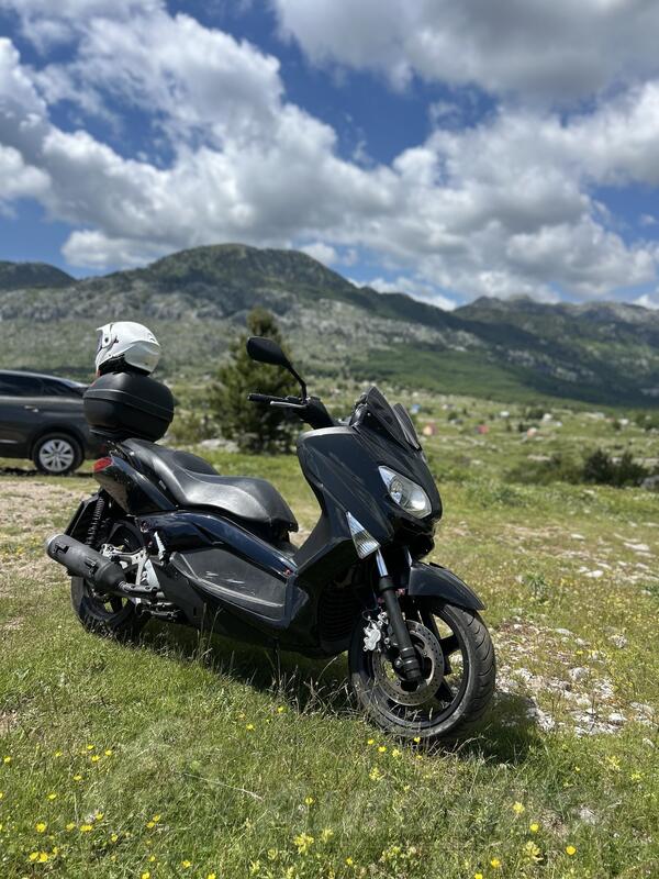 Yamaha - xmax