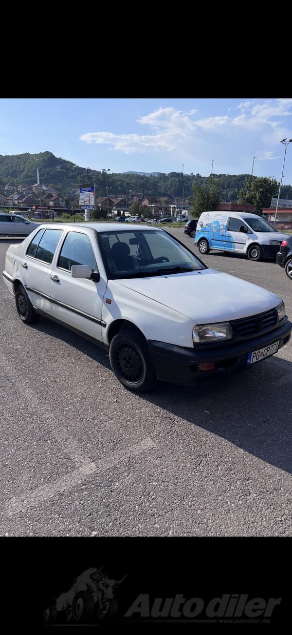 Volkswagen - Vento - 1.9TD