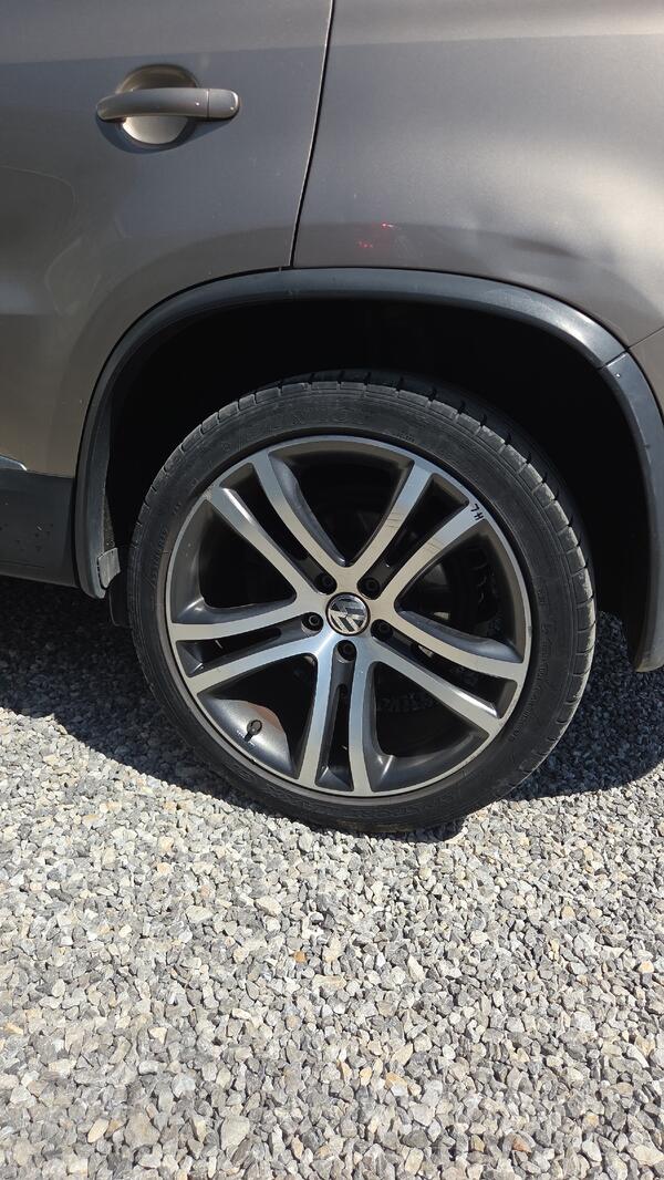Fabričke rims and dunlop tires