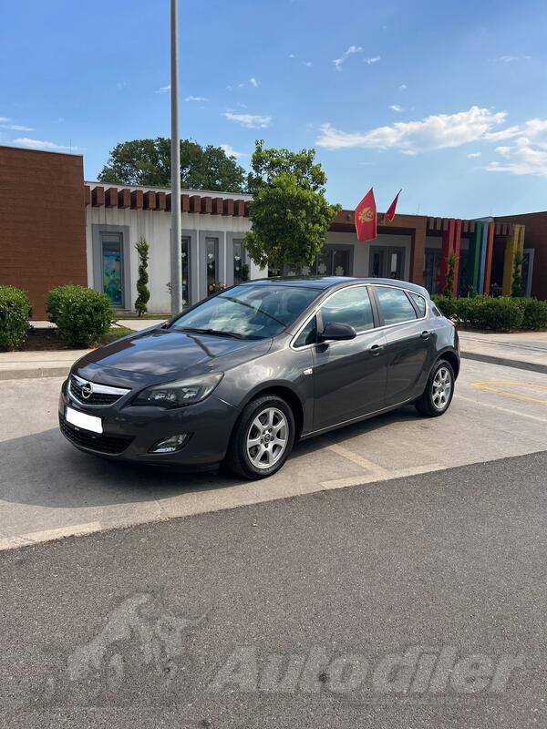 Opel - Astra - 2.0 CDTI AUTOMATIC