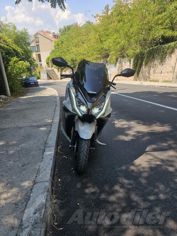 Kymco - AK 550