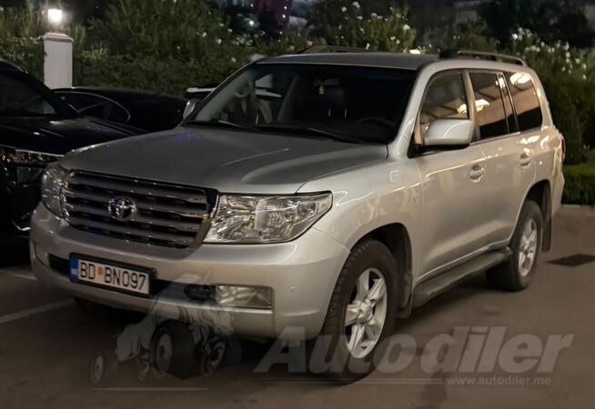 Toyota - Land Cruiser - 200 V8