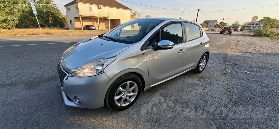 Peugeot - 208 - 1.2 benzin