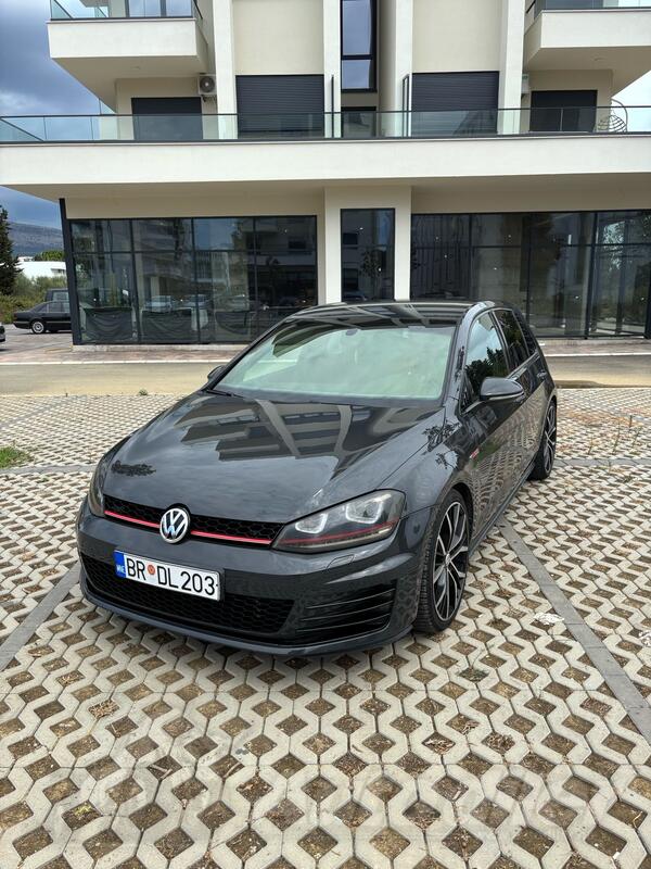 Volkswagen - Golf 7 - 2.0 TDI