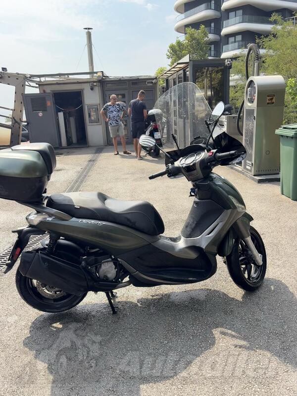 Piaggio - Beverly 300 Sport Touring