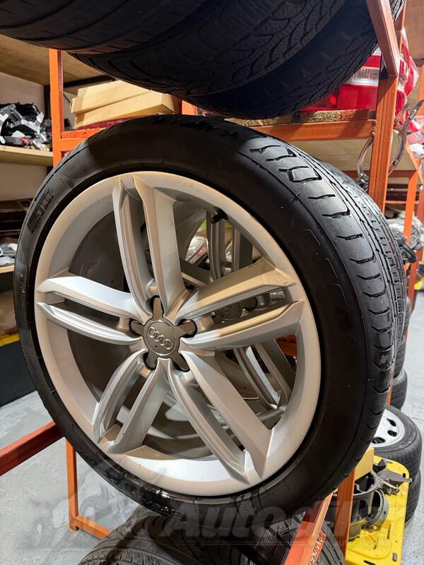 Fabričke felne i Pirelli gume