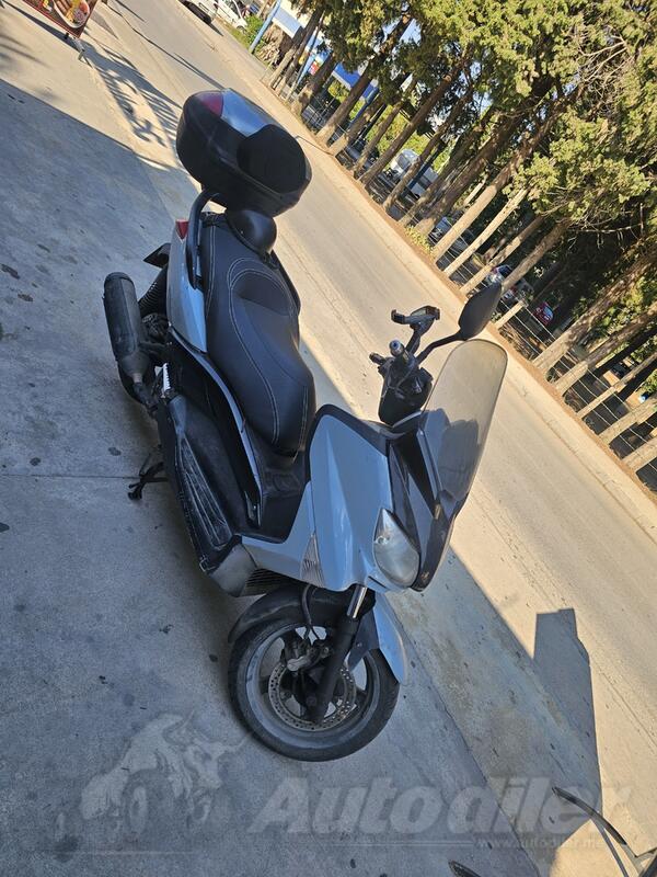 Yamaha - X Max