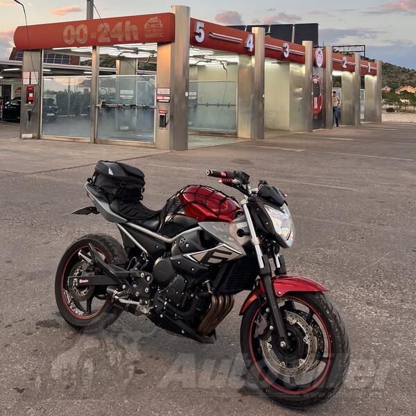 Yamaha - XJ6
