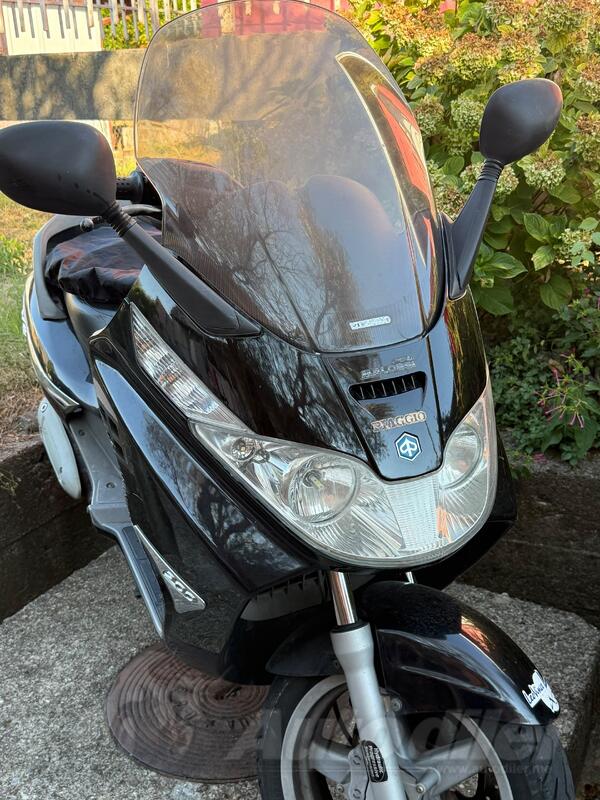 Piaggio - X8
