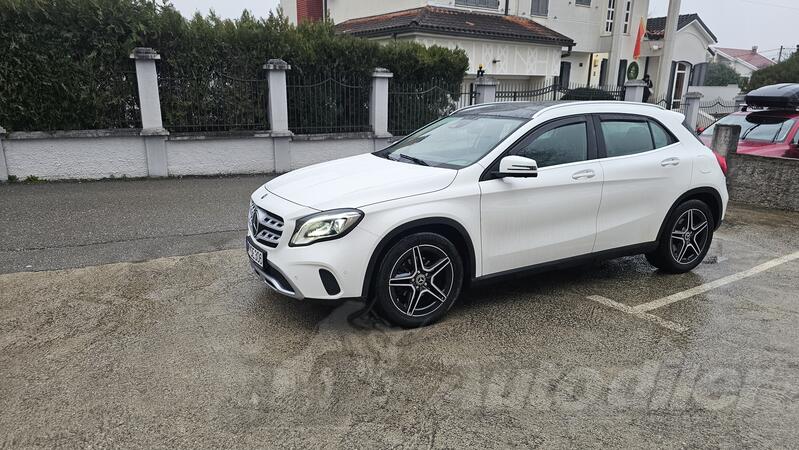 Mercedes Benz - 220 - GLA
