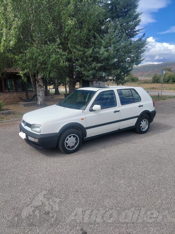 Volkswagen - Golf 3 - 1.8 benz.plin
