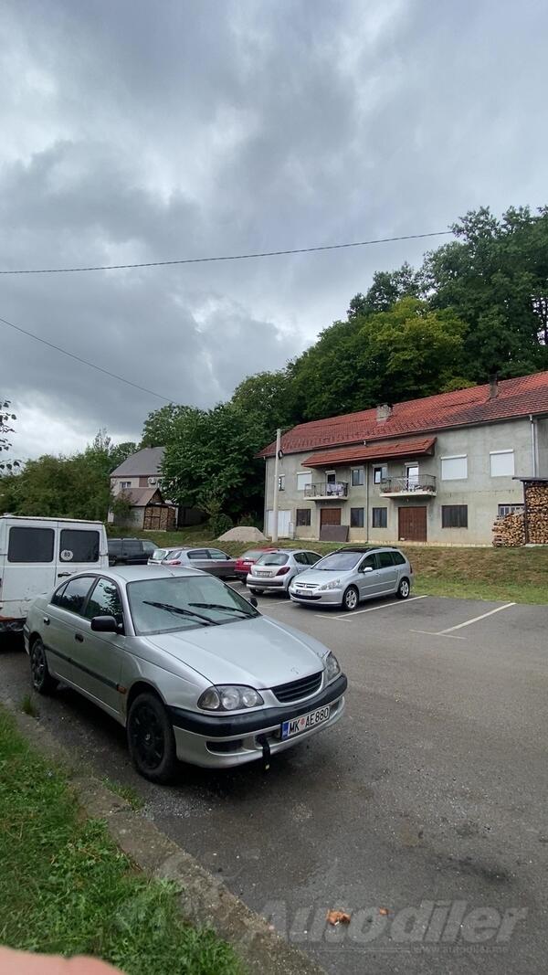 Toyota - Avensis - 1.6