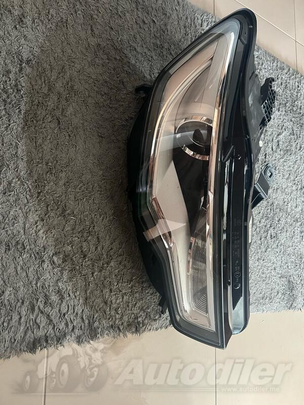 Desni far za Audi - A6 - 2012
