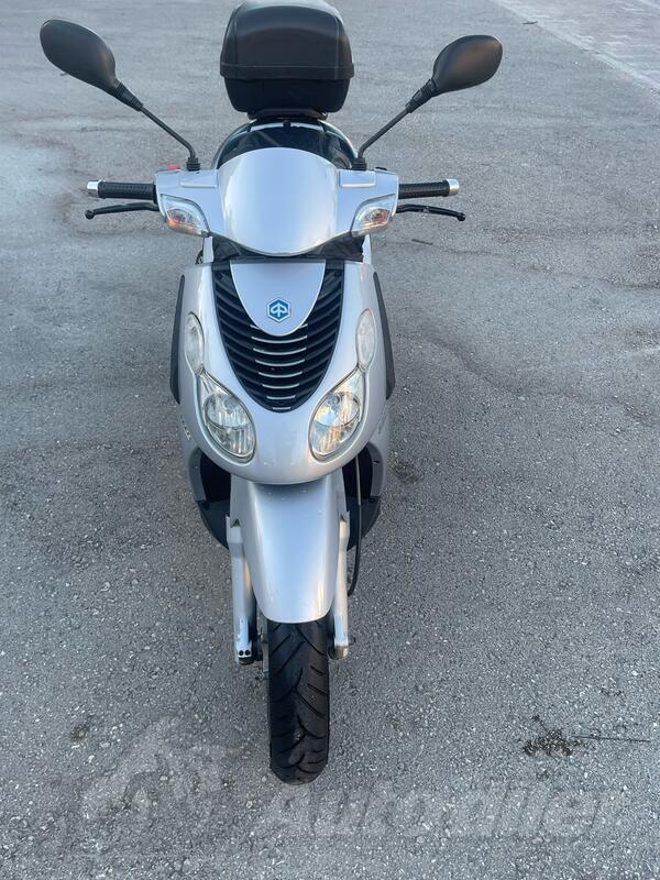Piaggio - Carnaby Es 200