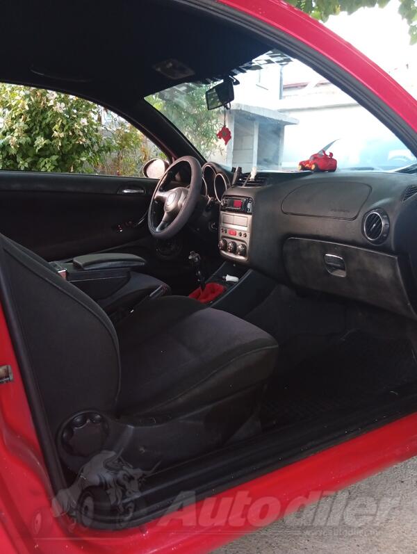 Alfa Romeo - 147 - 1.9