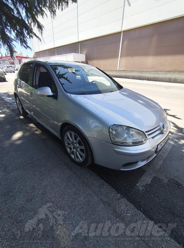 Volkswagen - Golf 5 - W