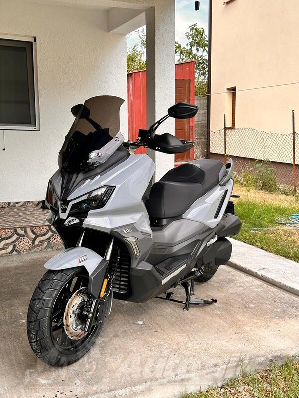 SYM - Adx 300