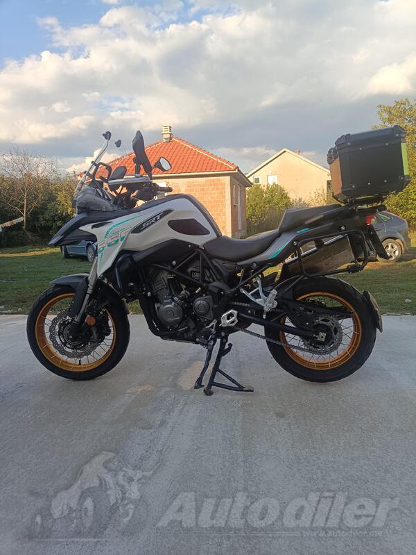 QJ Motor - SRT 550 X