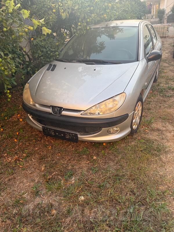 Peugeot - 206