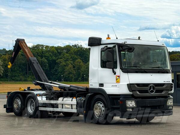 Mercedes Benz - Actros 2544 / kuke za kontejnere 5,20 m / kamion sa kukom / LUS-1390
