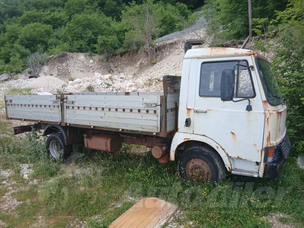Zastava - 640