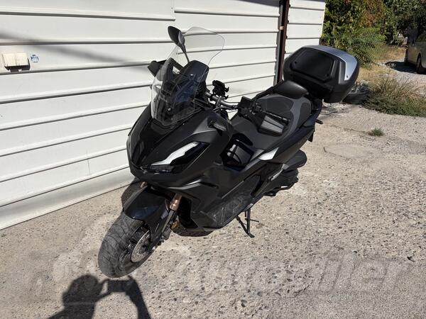Honda - ADV 350