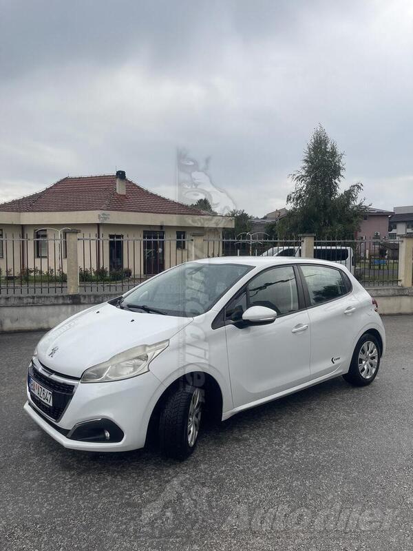 Peugeot - 208 - 1.6 HDI blue