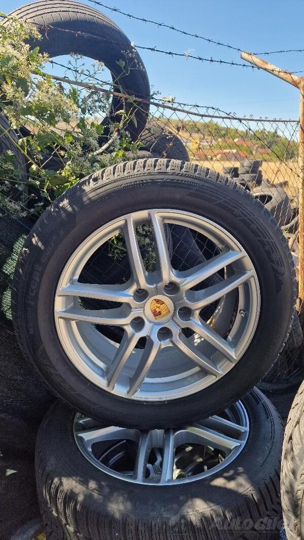 Fabričke felne i 19 gume