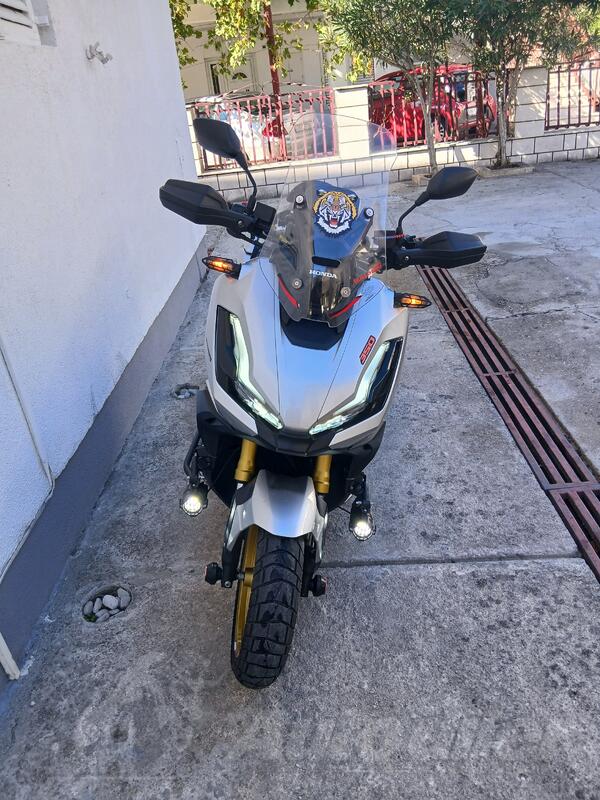 Honda - adv350