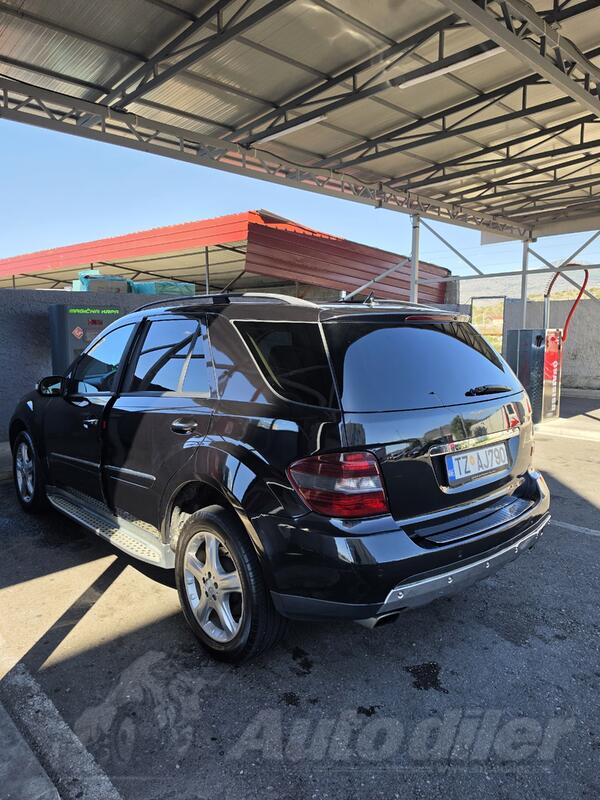 Mercedes Benz - ML 320 - 320