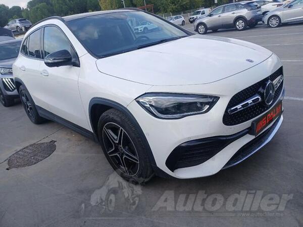 Mercedes Benz - GLA 200 - d 150KS 8G-Tronic 3xAMG LINE NIGHT PAKET MULTIBEAM LED PANORAMA WIDESCR...