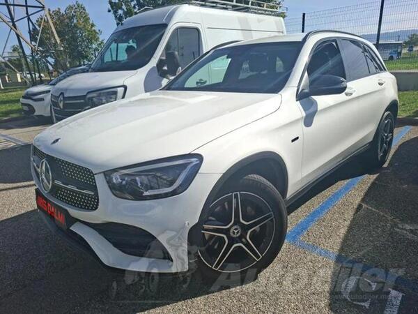 Mercedes Benz - GLC 300 - 4Matic 9G-Tronic 3xAMG LINE NIGHT PAKET MULTIBEAM LED Kamera ParkAssist...